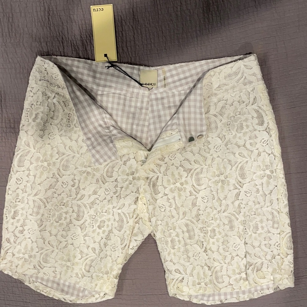 Ecru lace gingham lined shorts